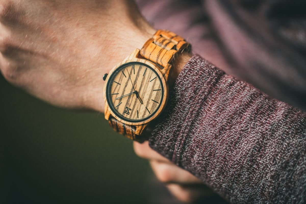 6 Pilihan Jam Tangan Kayu Lokal untuk Laki-laki yang Stylish