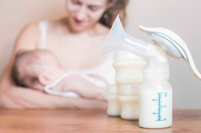 Menyusui atau Botol Susu, Biarkan Bayi Pilih Sendiri!