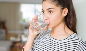 5 Waktu Minum Air Putih untuk Diet agar Cepat Langsing